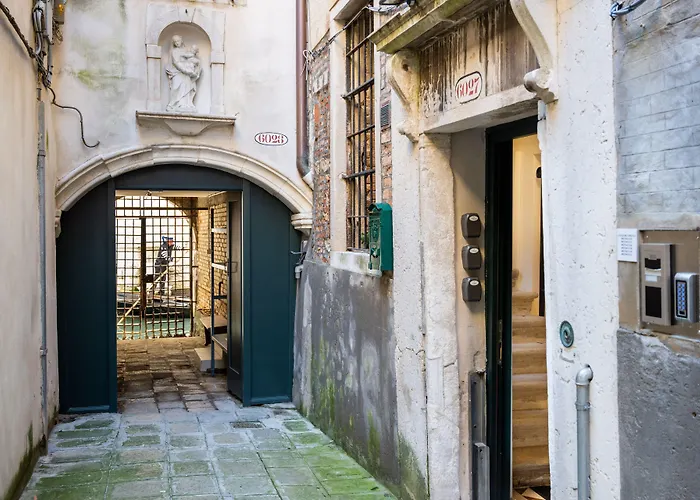 Palazzo Miracoli s